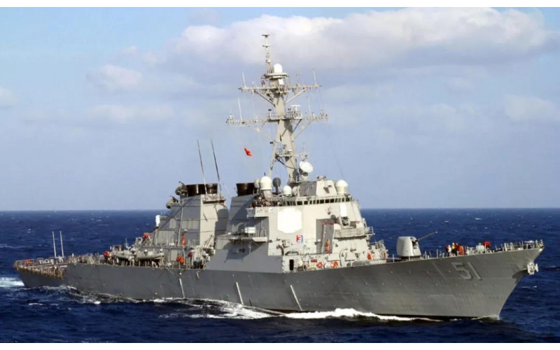 Suddenly! When a US warship sailed towards Ukraine, a nearby Russian missile boat accidentally opened fire
